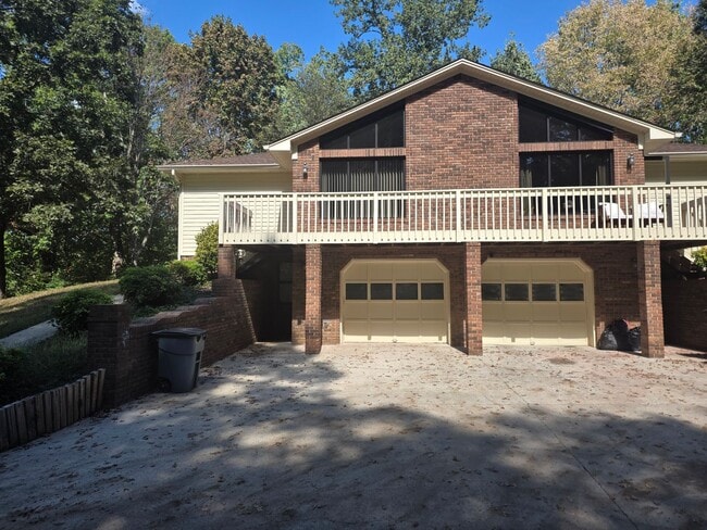 Charming 3-Bedroom Home Near the Interstate - Charming 3-Bedroom Home Near the Interstate Unit 3717 Crestview Place NW