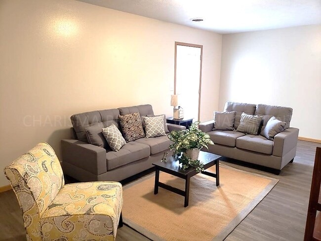 Photo - 300 Scott Pl