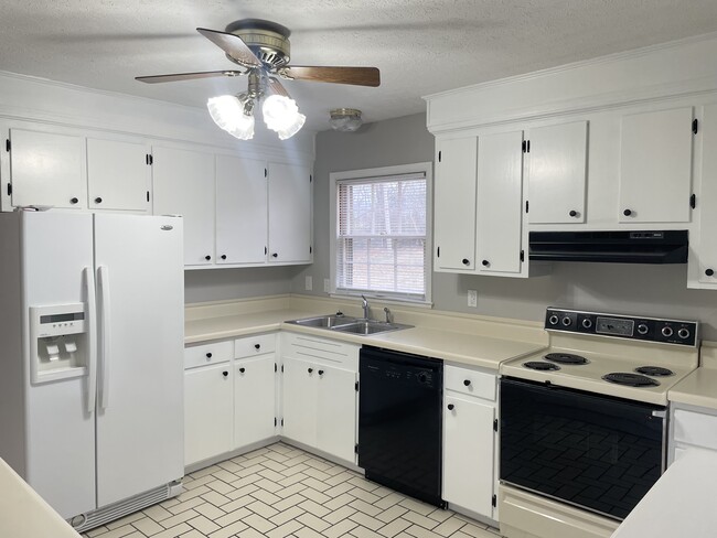 Photo - 290 Shawnee Dr