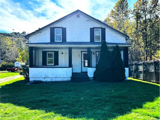Building Photo - 828 Cove Rd Unit Bottom