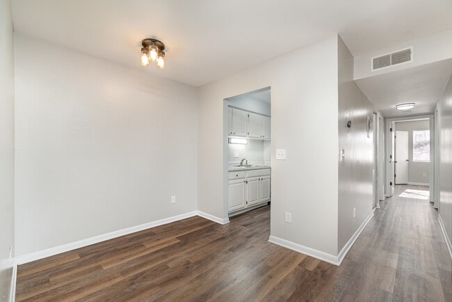 Photo - 216 Orchard Trace Ln