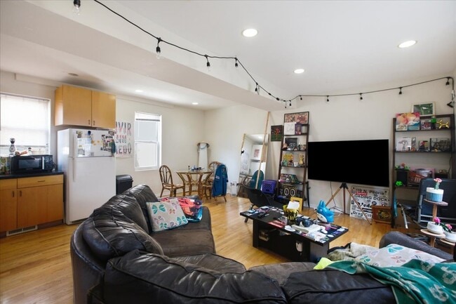 Photo - 518 N May St