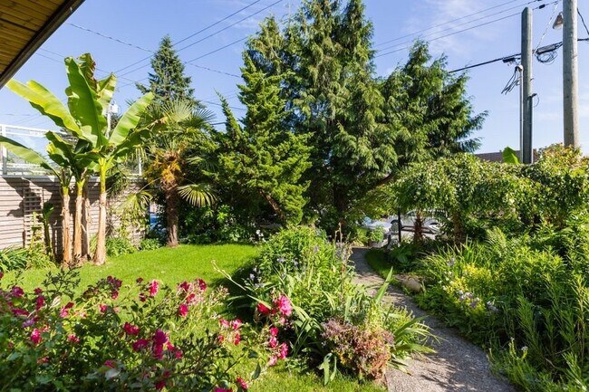 Photo - 140 Windsor Rd W