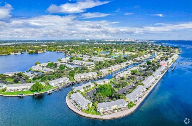 Building Photo - 5245 Coquina Key Dr SE Unit D (Furnished) Rental