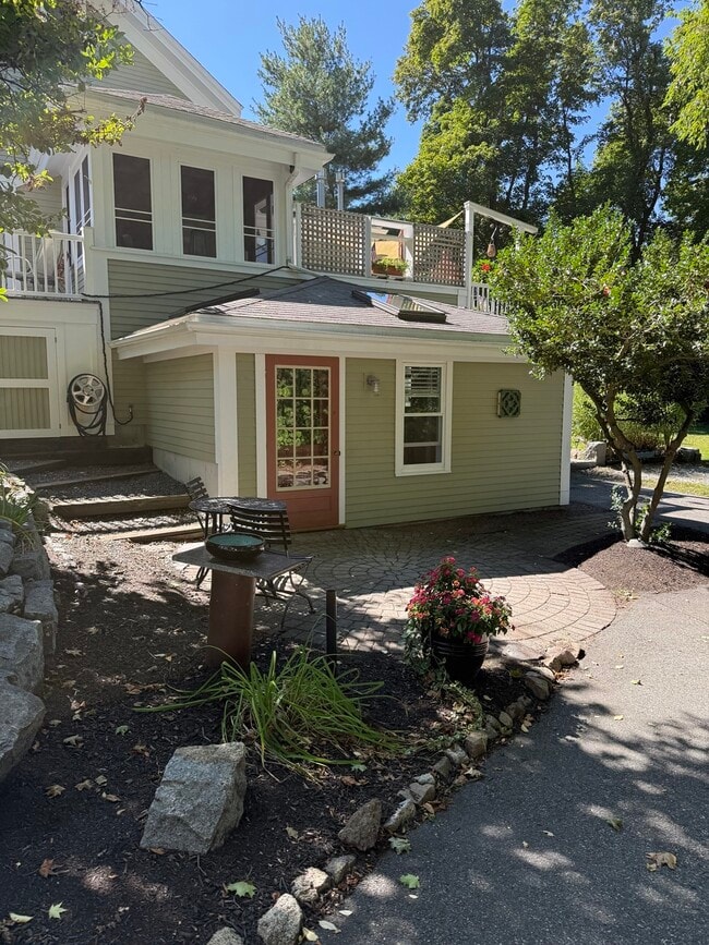 209 Churchills Ln Unit 209