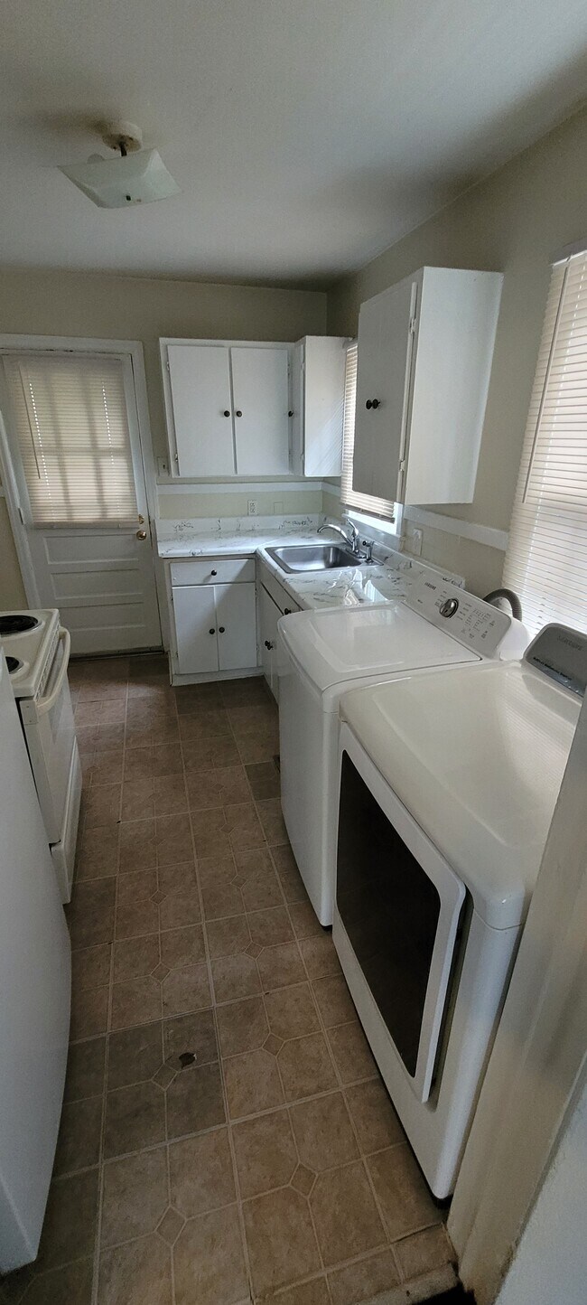 Photo - 308 Marshall St