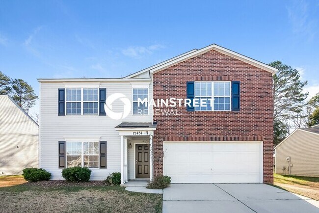 Building Photo - 4 Bedroom Pet-Friendly Home in Charlotte, NC with Main Street Renewal