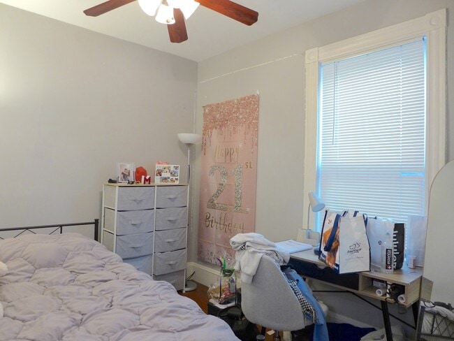 Photo - 716 Parker St