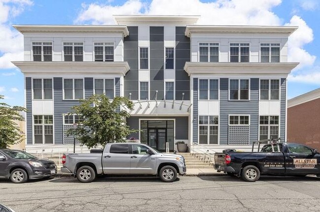 Building Photo - APARTMENT