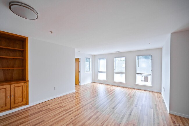 Photo - 664 Main Ave Unidad APT 302