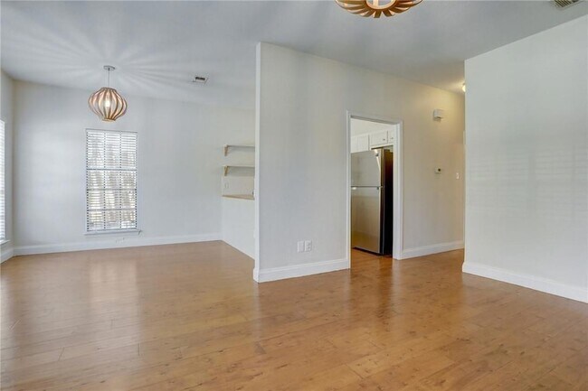 Photo - 1610 Waterston Ave Unidad 7