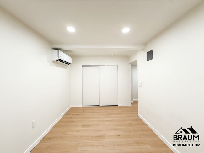 Photo - 15634 Leadwell St Unit 13