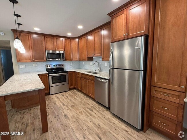 Building Photo - 5525 E Thomas Rd Unit C2 Rental
