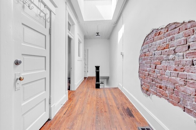 Photo - 2553 Broad Ave