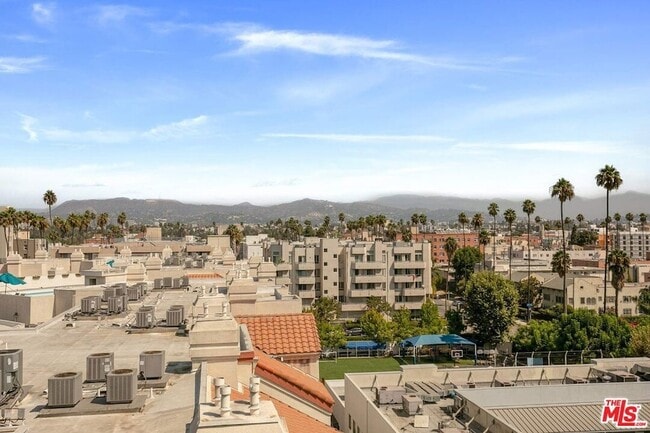 Photo - 634 S Gramercy Pl