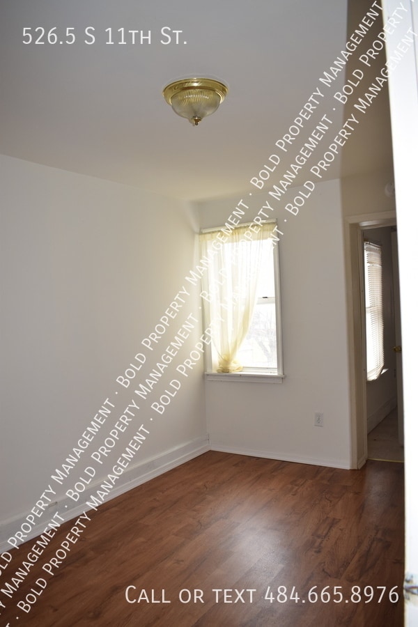 Photo - 526.5 S 11th St