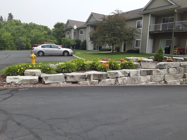 beautiful landscaping - Trillium Terrace Apartments