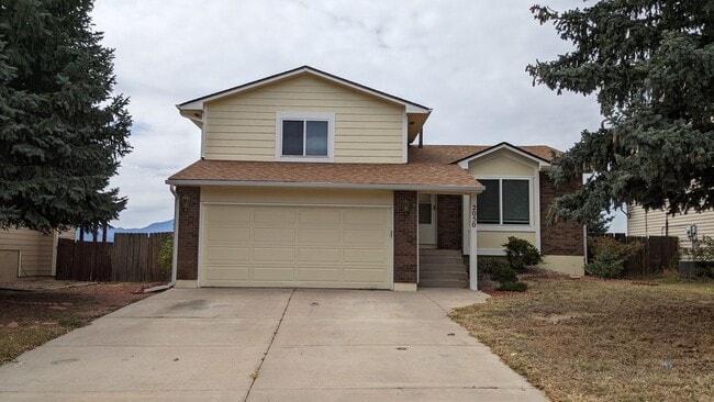 COZY TRI-LEVEL 3 BED/2 BATH NEAR CIMMARON ... - COZY TRI-LEVEL 3 BED/2 BATH NEAR CIMMARON ...