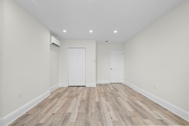 Photo - 2539 Saint Paul St