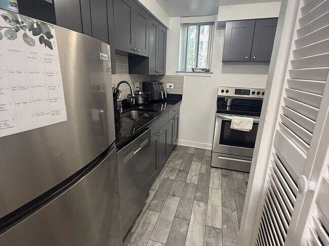 Photo - 3825 N Pine Grove Ave