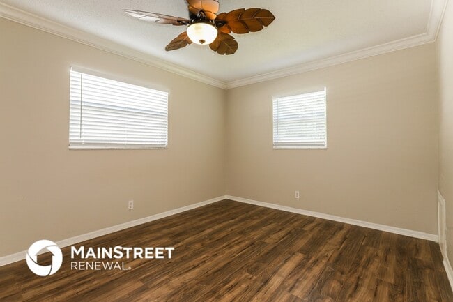 Photo - 1833 Shore Acres Blvd NE