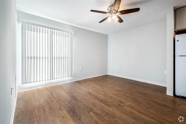 1BR, 1BA - 730SF