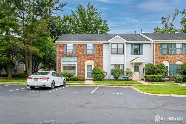 Photo - 369 Bromley Pl