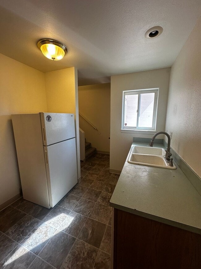 Photo - 3 Bedroom, 1 and half Bathroom Duplex!