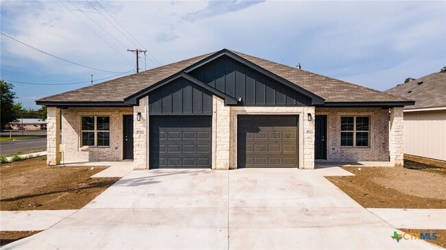 Photo - 414 W Avenue C