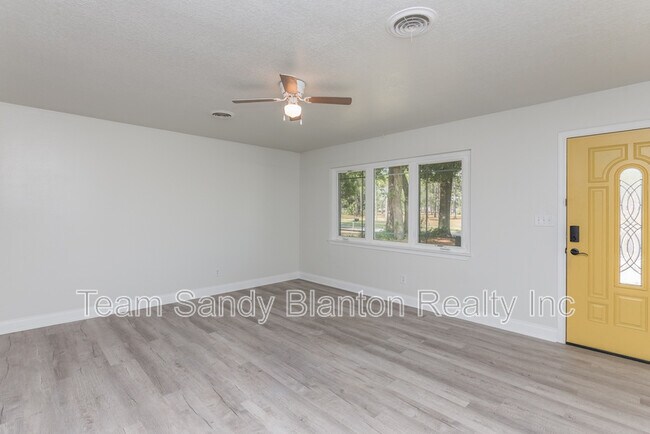 Photo - 3995 Tom Ln Dr