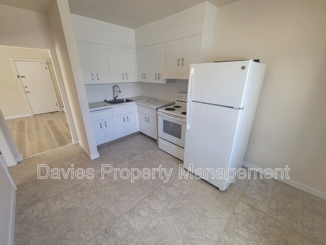 Photo - 10976-10124 124 St Unit #2