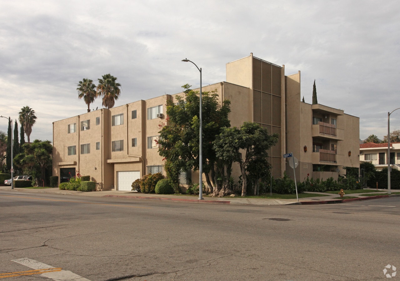 Primary Photo - 1301 N Mansfield Ave Apartments