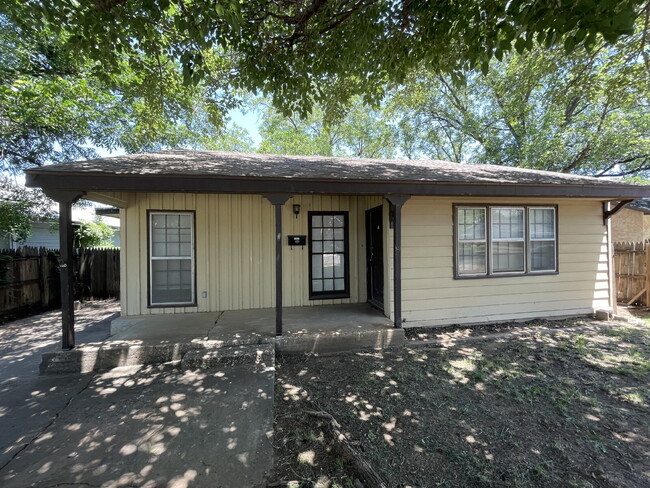 Building Photo - Beautiful Home Close to TTU!