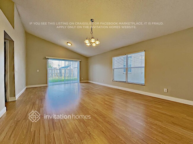 Photo - 1718 Snaresbrook Way