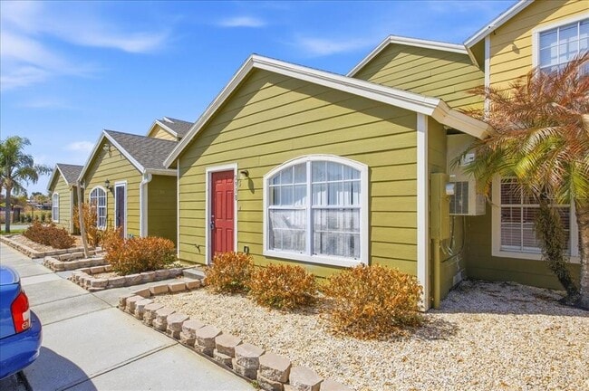 Photo - 2918 Fan Palm Dr Unit Front