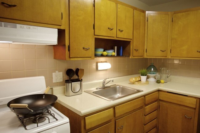 Photo - West Broad Plaza