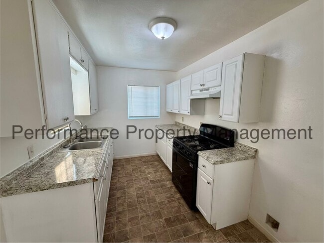 Photo - 720 Woodrow Ave Unit B