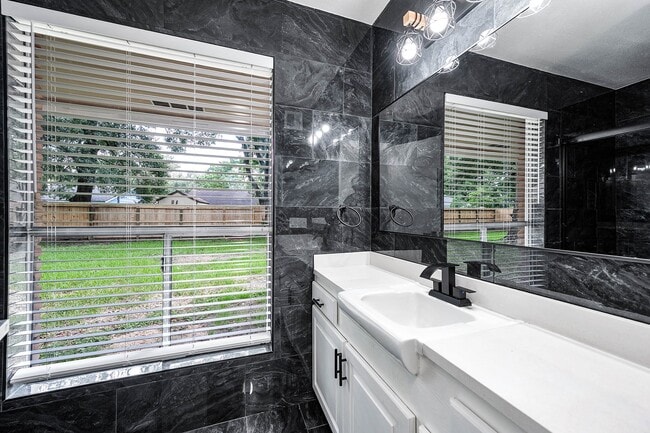 Photo - 1610 Richvale Ln