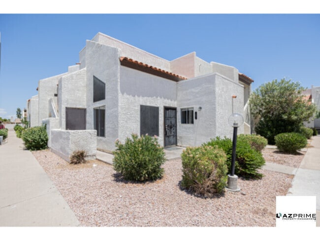 Building Photo - Feel Right at Home in This Cozy, Updated 1...