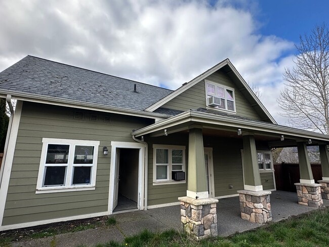 Photo - Vaulted Ceilings & Loft – Charming 3 Bedroom Home