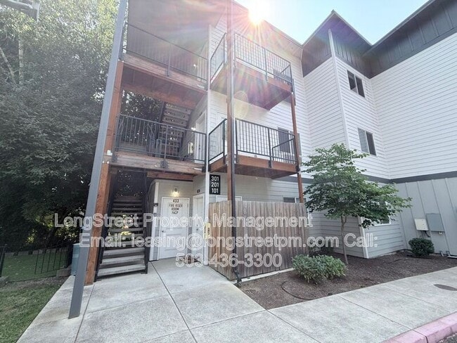 Photo - 433 Chemawa Rd N