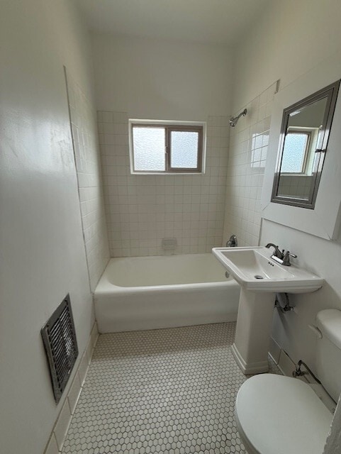 Photo - 3976 S Normandie Ave Unidad 3976 Half