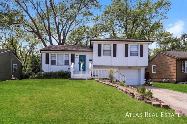 Building Photo - 4912 N Sycamore Dr