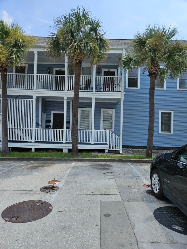 Building Photo - 244 Calhoun St Unit Apt C