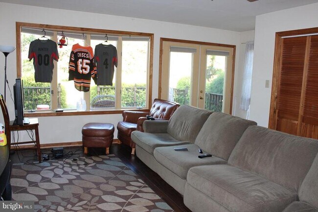 Photo - 319 Villanova Rd