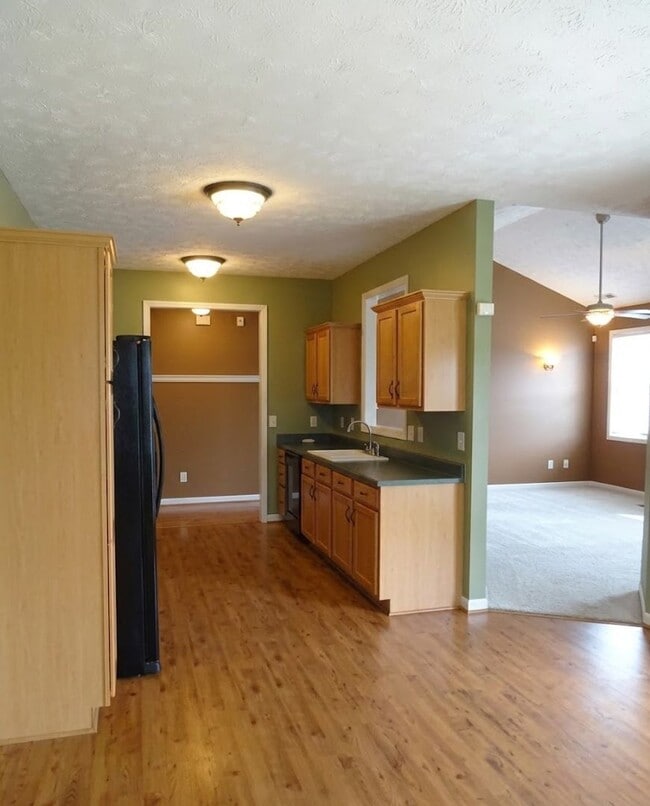 Photo - 1241 Mingary Ave