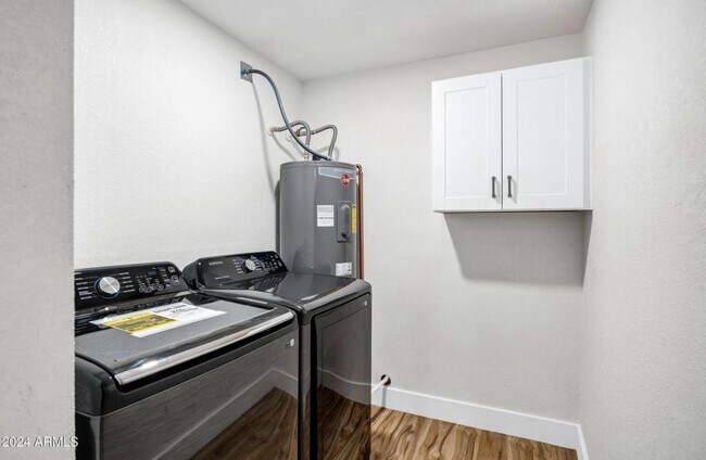 Photo - 1014 S Price Rd