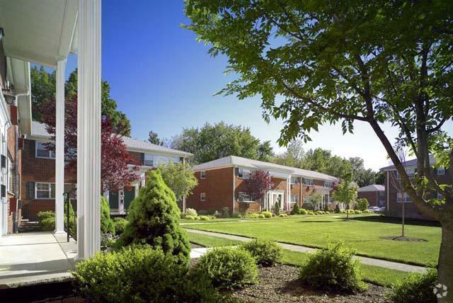 Saddle Brook Apartments - Saddle Brook Apartments