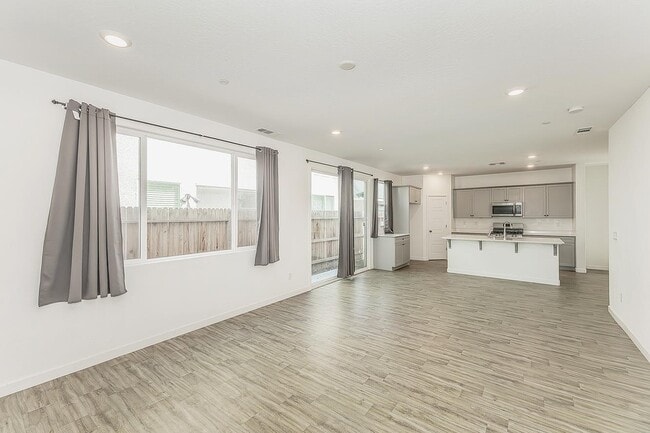 Photo - 2844 N Vahe Ave