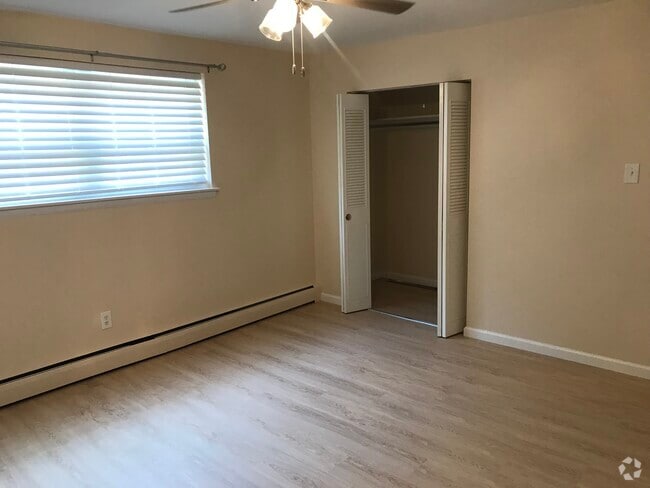 Building Photo - 340 Woodlawn Ter Unit E2 Rental